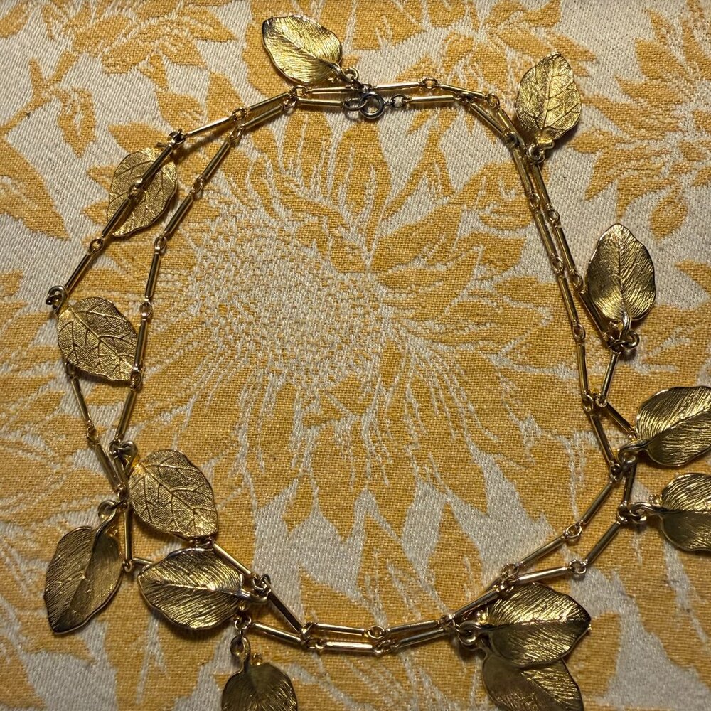 Vintage gold toned leaf long necklace